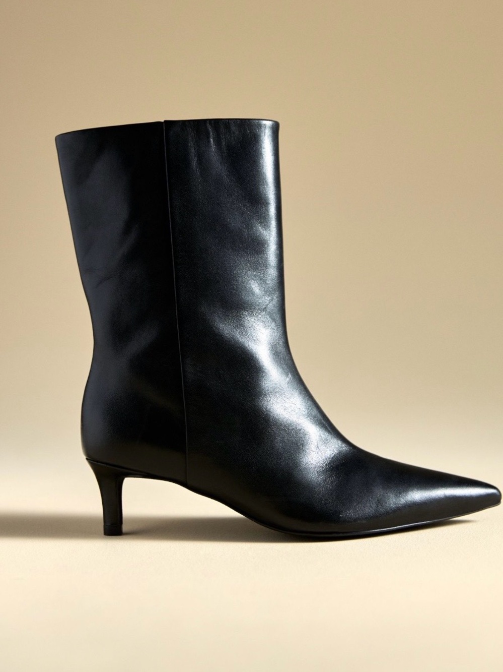 Seychelles Black Pointed-Toe Mid-Kit Boot